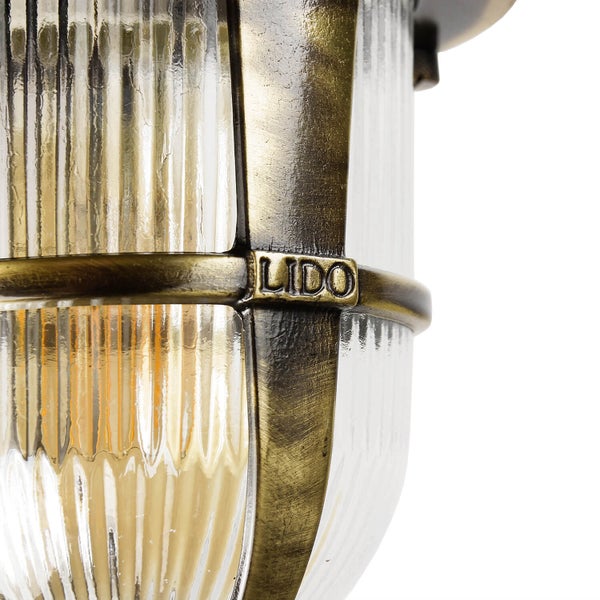 Nahaufnahme einer Wandleuchte mit dem Schriftzug LIDO