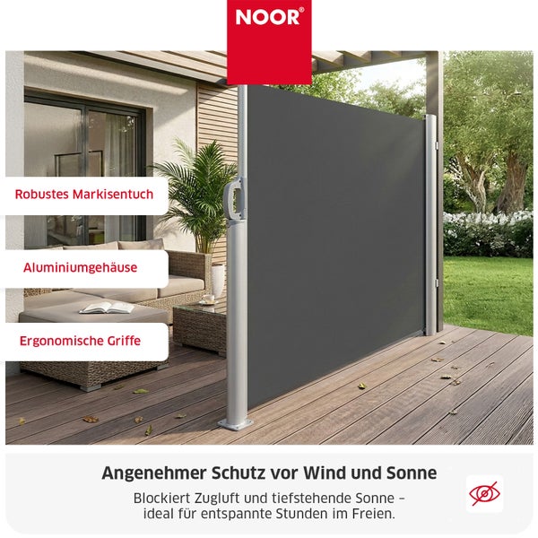 Noor Seitenmarkise mit robustem Markisentuch und Aluminiumgehäuse auf einer Terrasse als Sonnen und Windschutz.