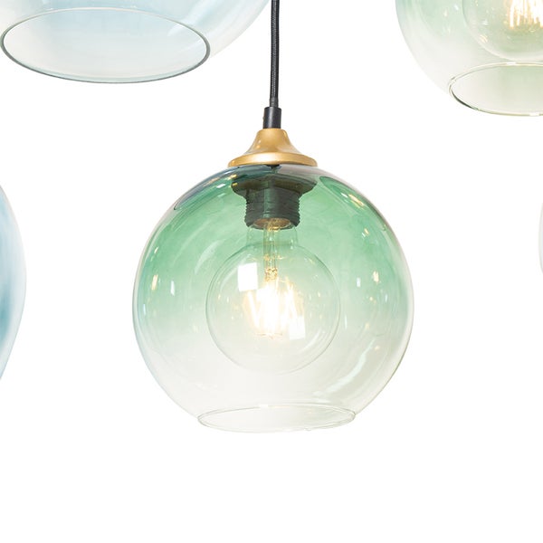 Mehrflammige Pendelleuchte mit farbigen Glasschirmen in Kugelform