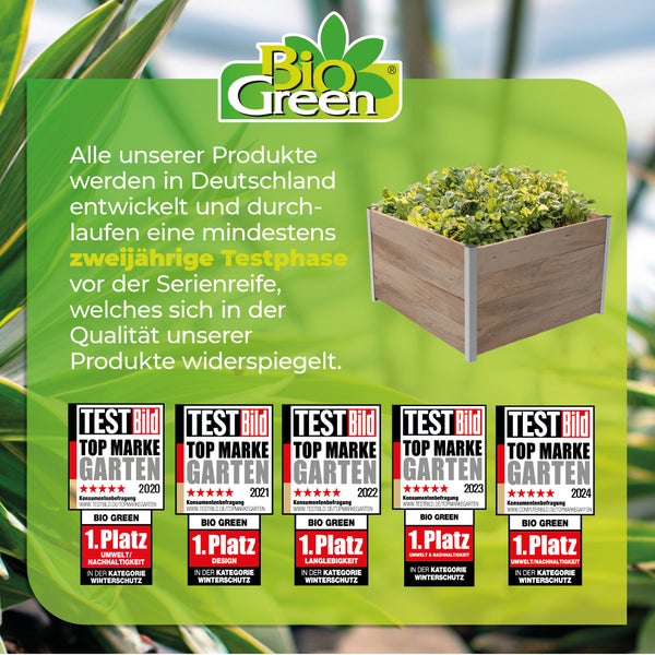Bio Green Logo, ein hölzernes Hochbeet und TestBild Auszeichnungen als Top Marke Garten für Winterschutz von 2020 bis 2024.