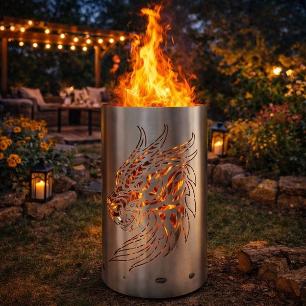 Feuersäule mit Drachenmotiv im Garten