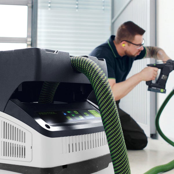Festool Staubsauger im Einsatz mit Handwerker