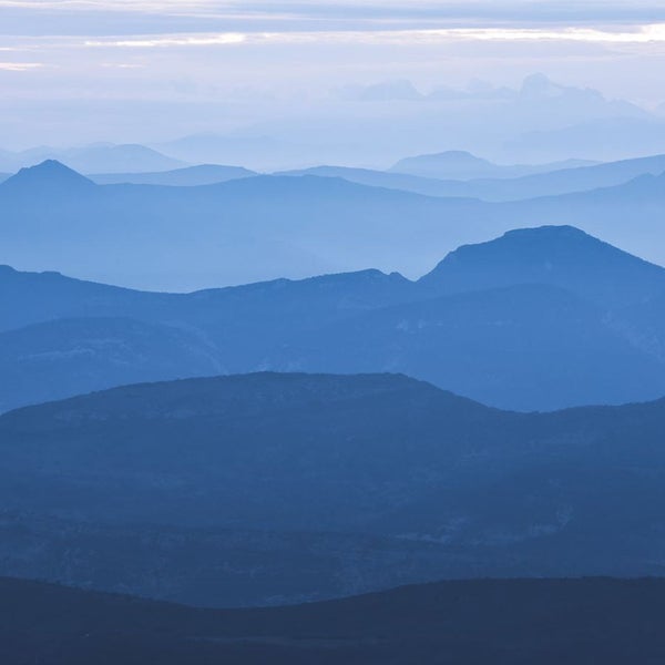 Mehrere Berge in einer Landschaft