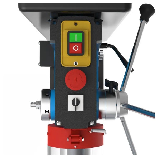 Detailansicht einer Standbohrmaschine mit Bedienelementen und Bohrkopf
