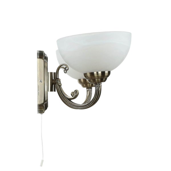 Wandleuchte mit zwei Leuchten und Zugschalter