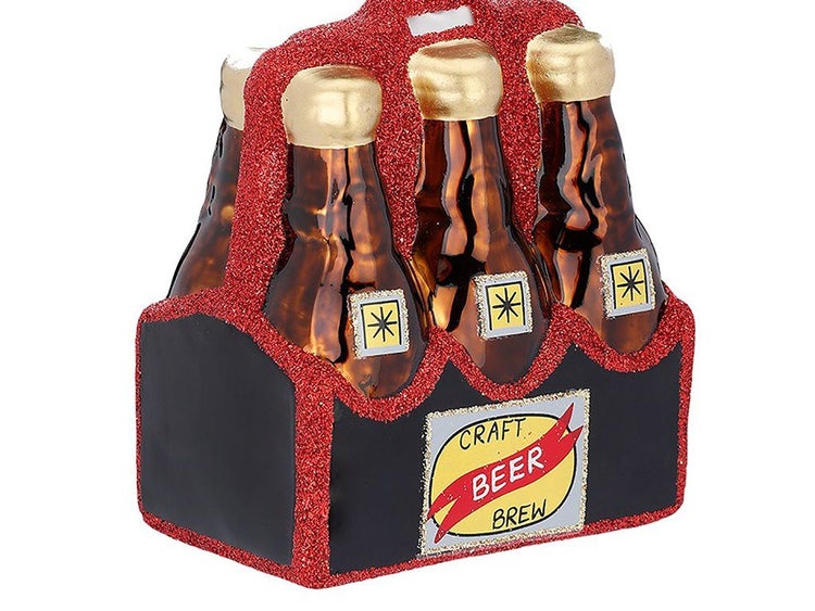 Weihnachtsbaumschmuck in Form eines Trägers mit vier Bierflaschen aus Glas mit Craft Beer Aufschrift