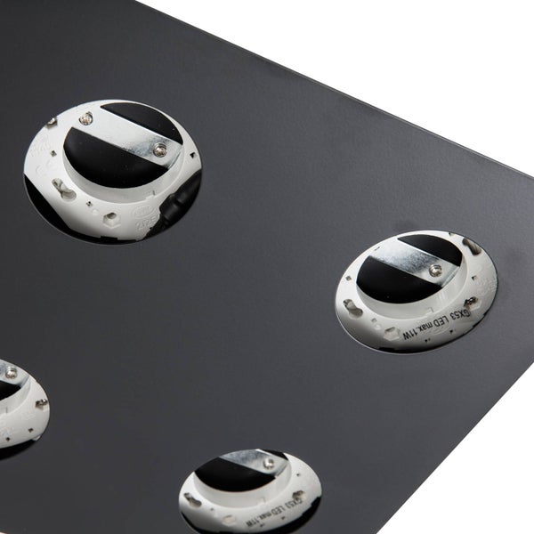 Detailansicht einer Deckenleuchte mit mehreren GX53 LED Fassungen