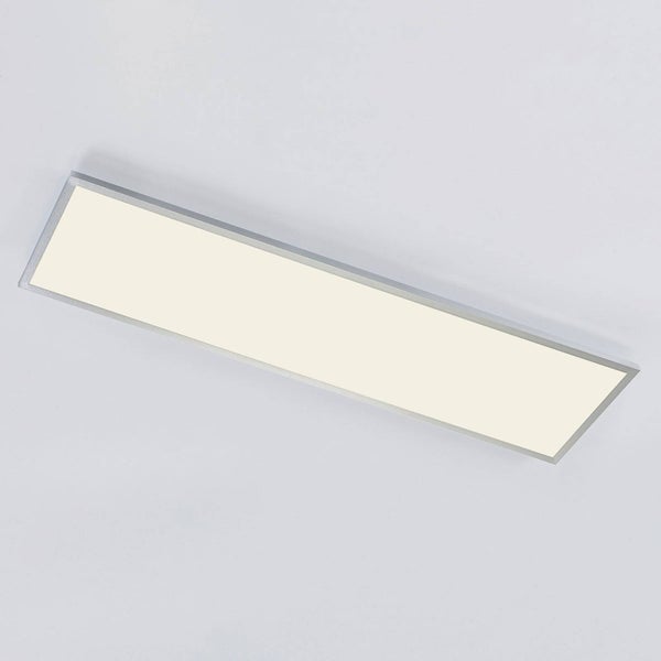 Flaches rechteckiges LED-Panel mit silbernem Metallrahmen für die Deckenmontage.