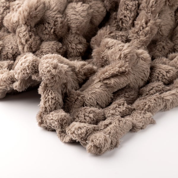 Weiche Kuscheldecke aus strukturiertem Kunstfell.