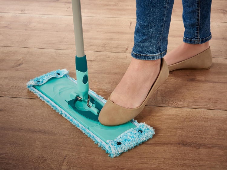 Leifheit 2er Set Wischbezug CLEAN TWIST M super soft 33cm für sensible Böden, Ersatzbezug mit Spezialfasern, Wischer Ersatzbezug für minimale Wasseraufnahme, ideal für Parkett, Laminat und Kork