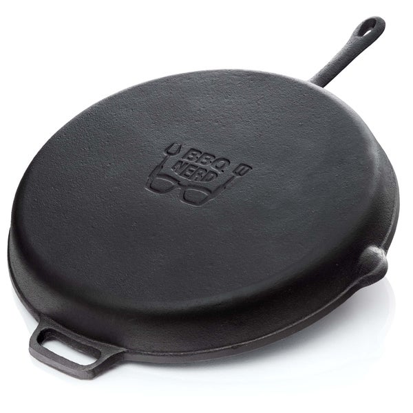 BBQ Nerd Grillpfanne Ø 40 cm 5750g mit Ausgießer und Griff | Gusseisenpfanne zum Grillen, Rösten, Anbraten | Antihaft-Pfanne Feuerpfanne - hitzebeständig & wärmespeichernd