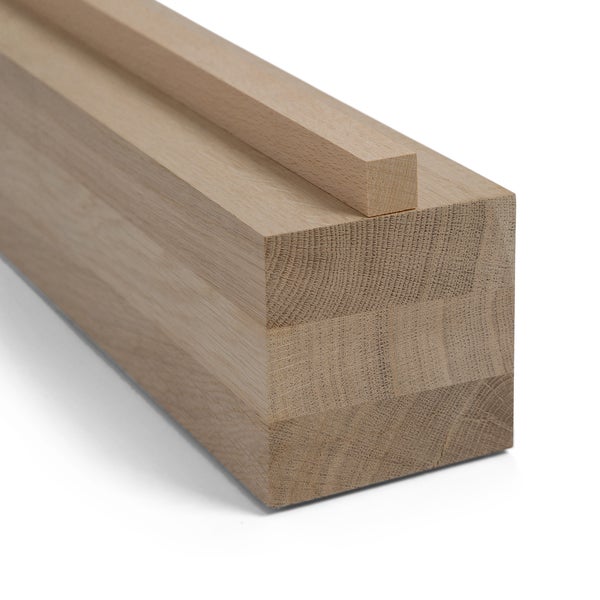 Brettschichtholz mit kleinem Holzstück