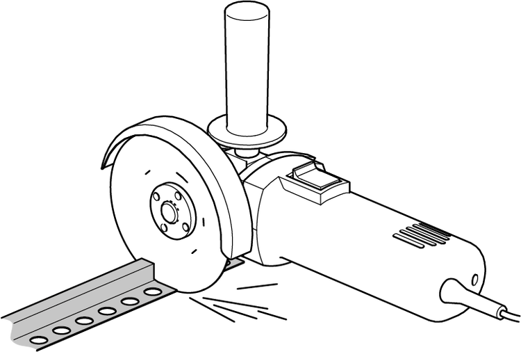Winkelschleifer beim Schneiden eines Metallprofils