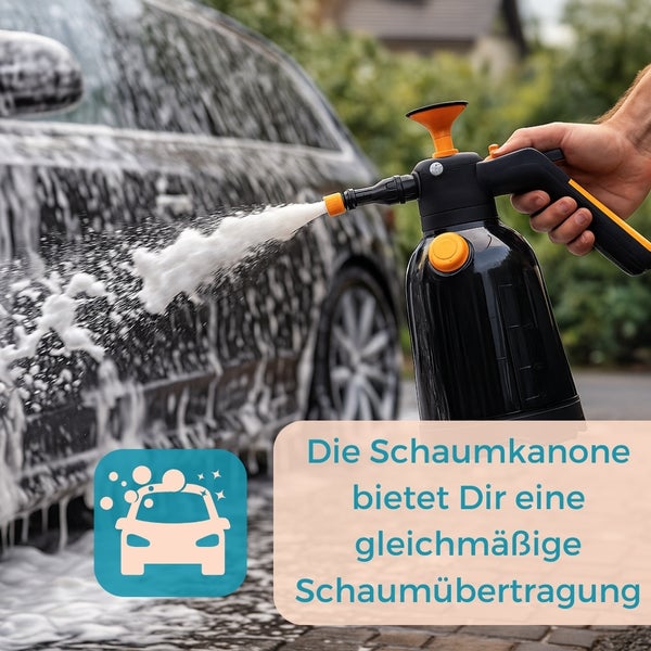 Handsprühgerät mit Schaumfunktion beim Reinigen eines Autos