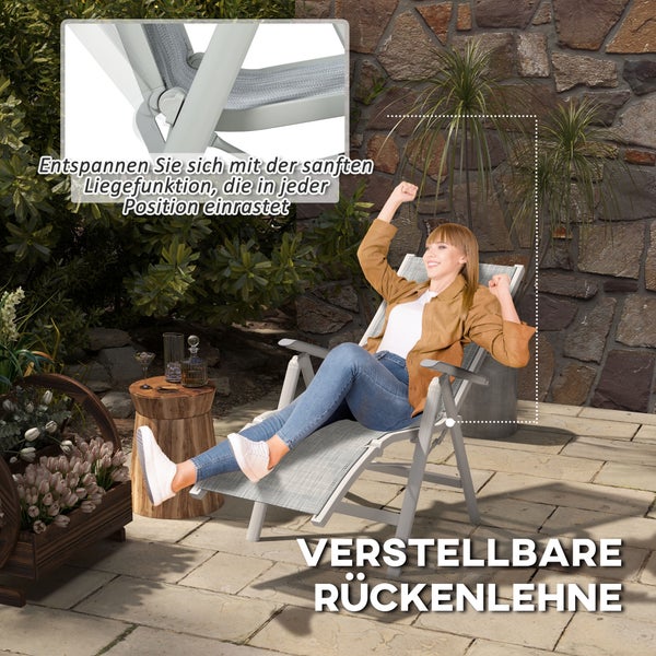 Frau genießt Zeit mit Pferd; Alphazoo Logo