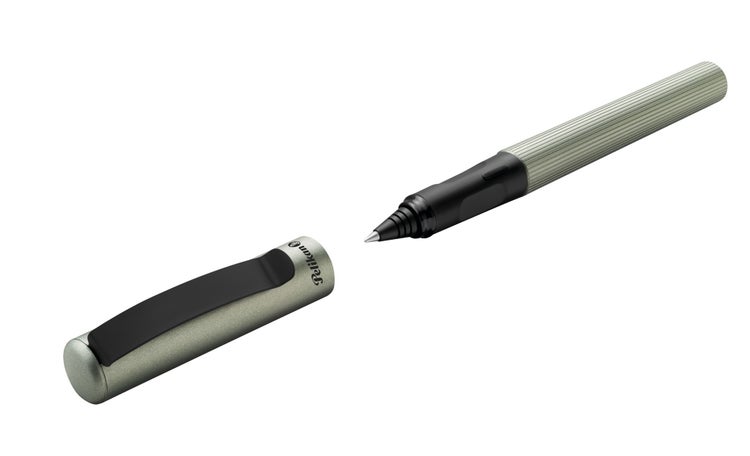 Pelikan Tintenroller mit abgenommener Kappe