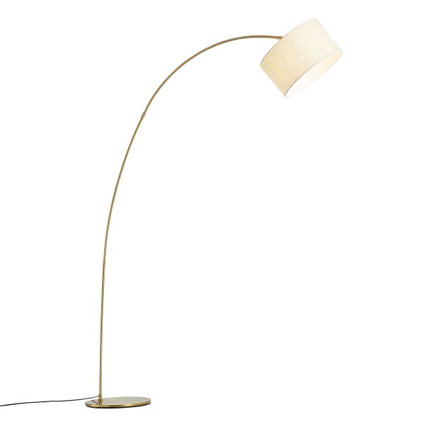 Bogenstehlampe mit gebogenem Metallgestell in Messing-Optik und einem zylindrischen Textilschirm in Beige.