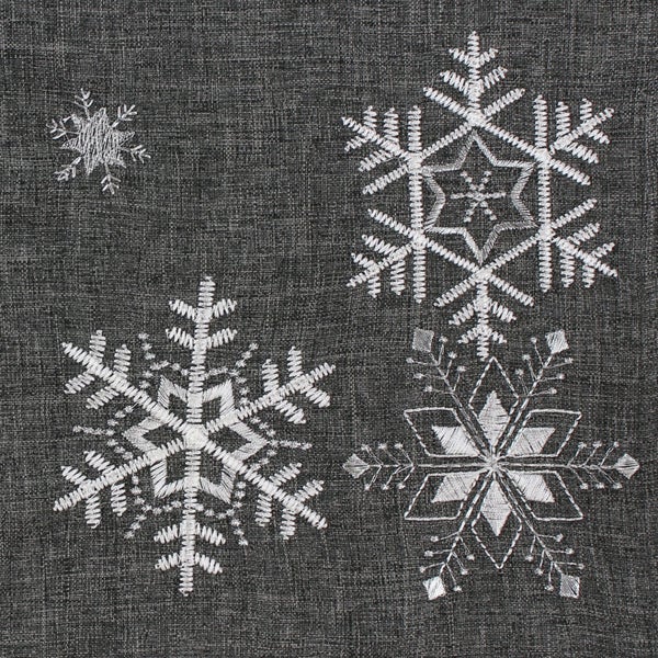 Textilstoff mit aufgestickten Schneeflocken