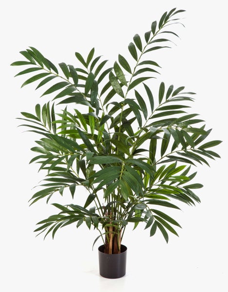 Nahaufnahme von grünen Blättern einer künstlichen Palme.