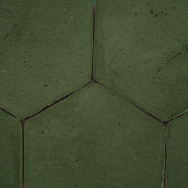 Wandfliesen mit sechseckigem Design und matter Oberflächenstruktur als Fliesenbelag
