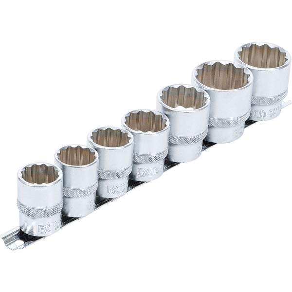 Steckschlüsseleinsatz Set auf einer Metallschiene