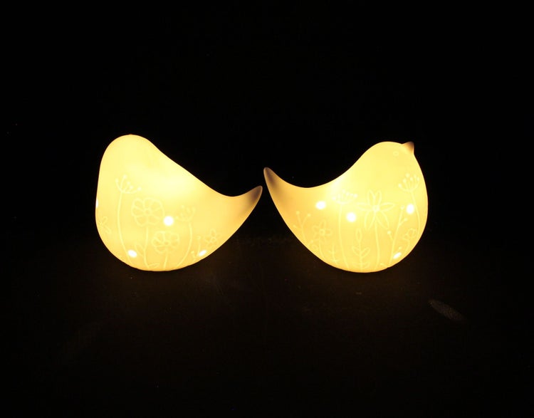 FRANK FLECHTWAREN | LED-Vogel Blumenwiese, 2er Set, PORZELLAN, 9 x 5,8 x 7 cm, 9,4 x 6,4 x 7 cm