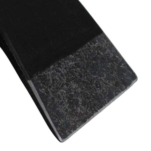 Detailaufnahme der Schneide eines Axtkopfes