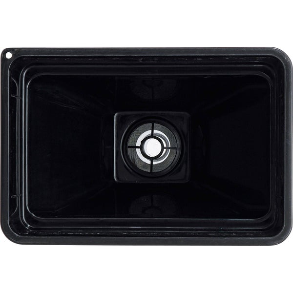 Schwarzer Einhängestutzen aus Kunststoff für Dachrinnen mit rechteckiger Form und integriertem Sieb.