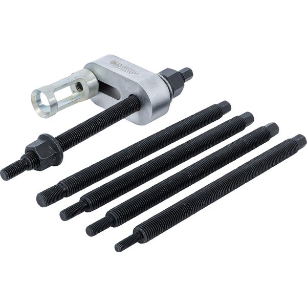 Moderne weiße Sitzbadewanne mit Tür in einem hellen Badezimmer mit Fliesen, Handgriffen und Kopfstütze.