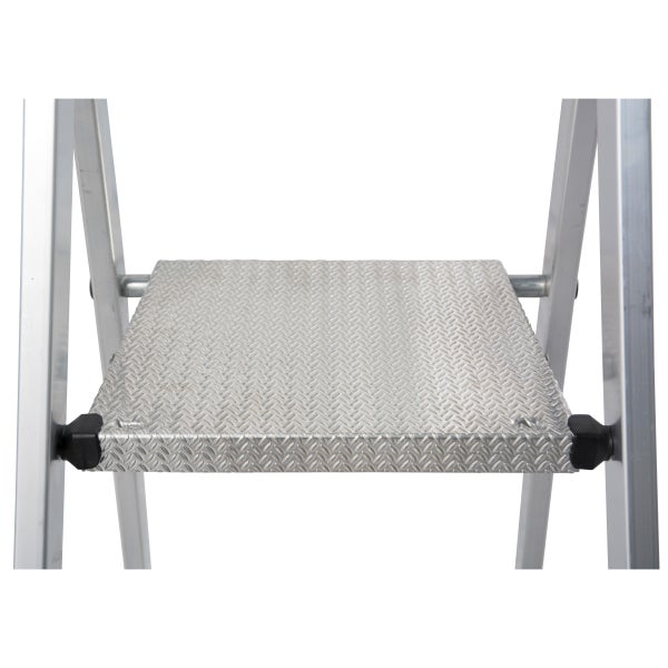 Detailansicht einer Stufe einer Aluminium-Trittleiter