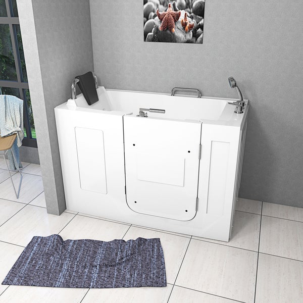 Seniorenbadewanne mit integrierter Tür und Handbrause in einem modern eingerichteten Badezimmer mit Fliesenboden.