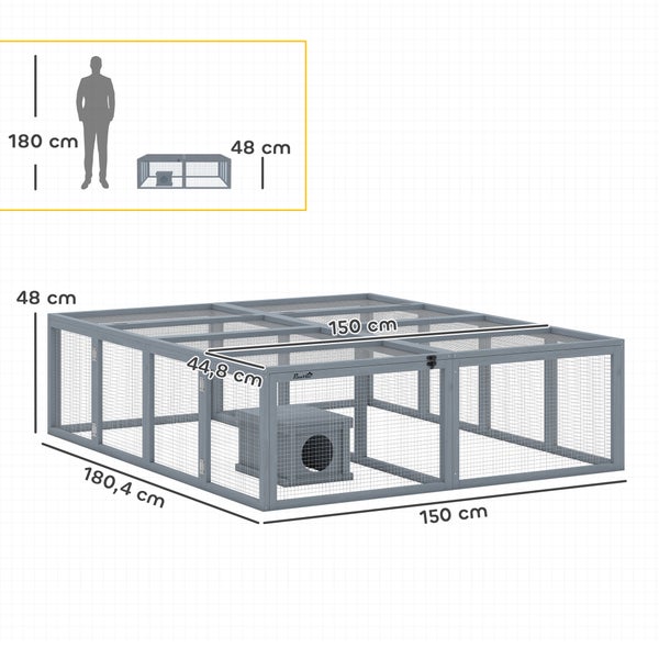 PawHut Kaninchenfreigehege aus grauem Holz und Drahtgeflecht mit den Maßen 180,4 mal 150 mal 48 Zentimeter und einem kleinen Innenhaus.