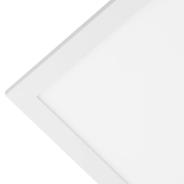 Nahaufnahme der Ecke eines weißen LED-Panels mit schlichtem Rahmen.