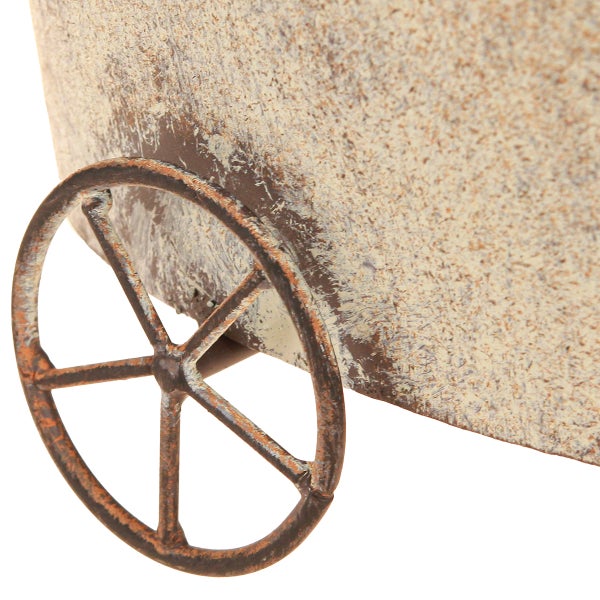 Detailaufnahme einer Dekokarre mit Rad