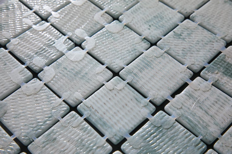 Gepresstes Glasmosaik auf Netz für Badezimmer und Küche 31.5cm x 47,7cm - Modena Praga Pool