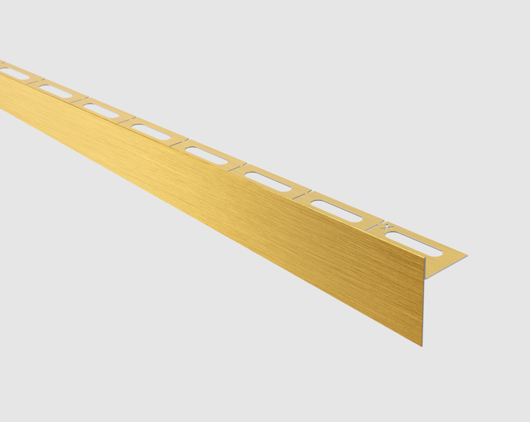 Fliesenabschlussprofil L-Form aus Metall in Gold gebürstet mit gelochtem Schenkel.