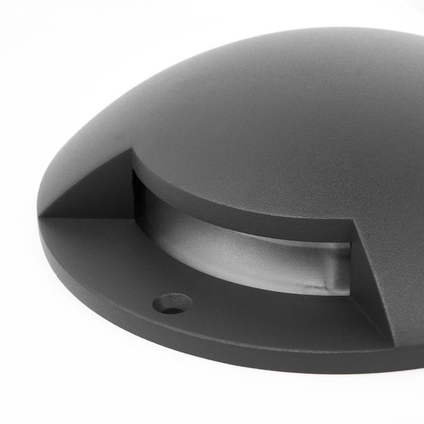 Robuste Außenleuchte aus Metall für die Boden- oder Wandmontage mit einem runden Gehäuse und indirektem Lichtaustritt.