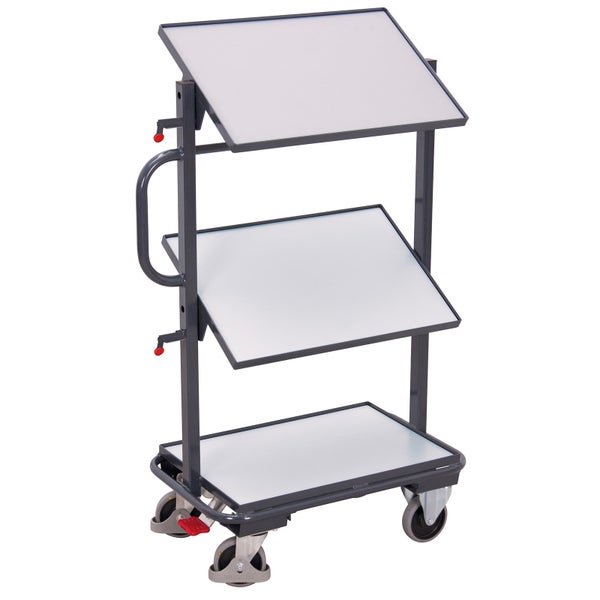 Etagenwagen mit drei Ebenen, zwei neigbare Ladeflächen, Stahlrohrkonstruktion, Lenkrollen mit Feststeller.