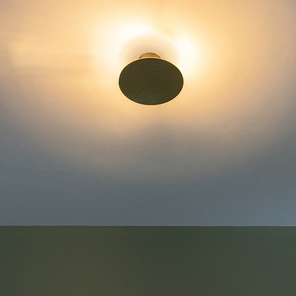 Runde Wandleuchte an der Wand