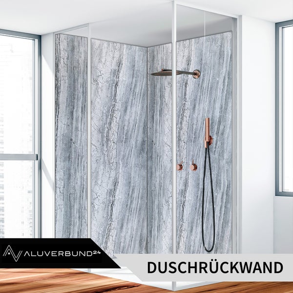 Duschkabine mit grauer Marmoroptik und Duschkopf