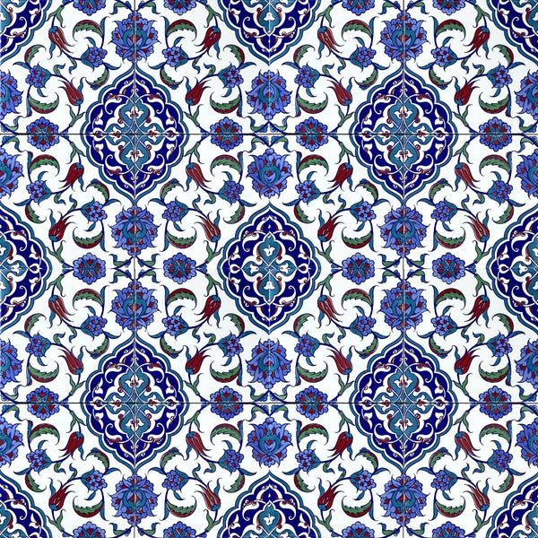 Fliesen mit floralem Muster