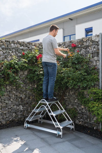 PROREGAL Arbeitspodest Beidseitig Begehbar 2x4 Stufen Aluminium Geriffelt Rutschfeste Kunststoffschuhe