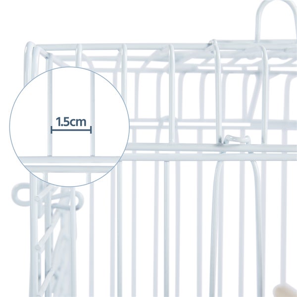 Detailaufnahme eines Käfiggitters mit einem Abstand von 1,5 cm