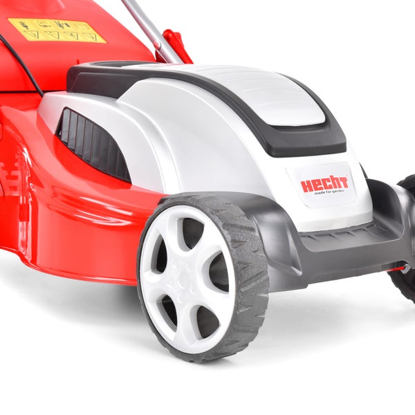 Detailansicht eines Rasenmähers mit Hecht Logo