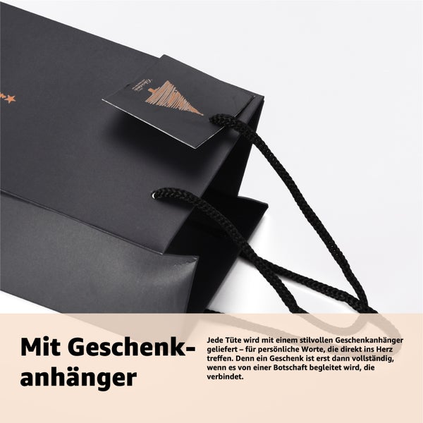 Schwarze Geschenktüte mit Geschenkanhänger und Kordelgriffen