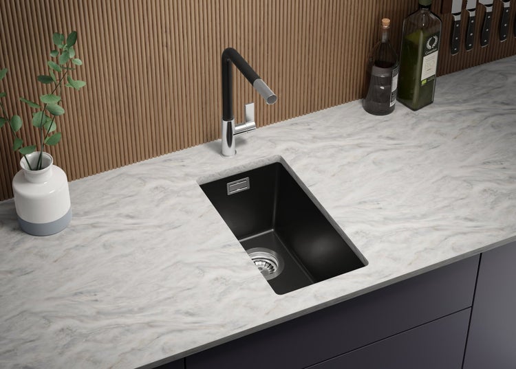PRIMAGRAN Unterbauspüle Granit Schwarz Metallic 26x47cm, Spülbecken 1 Becken + Küchenarmatur 32x20cm + Ablauf-Set, Granitspüle ab 30er Unterschrank - London