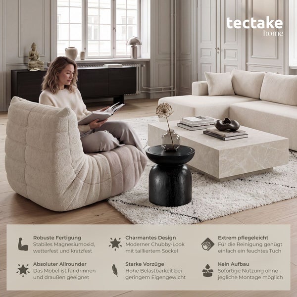 Ein moderner Wohnbereich mit einem strukturierten Sessel und Beistelltisch von Tectake Home, eingebettet in ein helles und offenes Wohnzimmer.