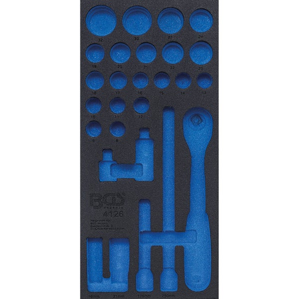 Bodenbedeckende Pflanze mit kleinen orangegelben Blüten und grünen Blättern.