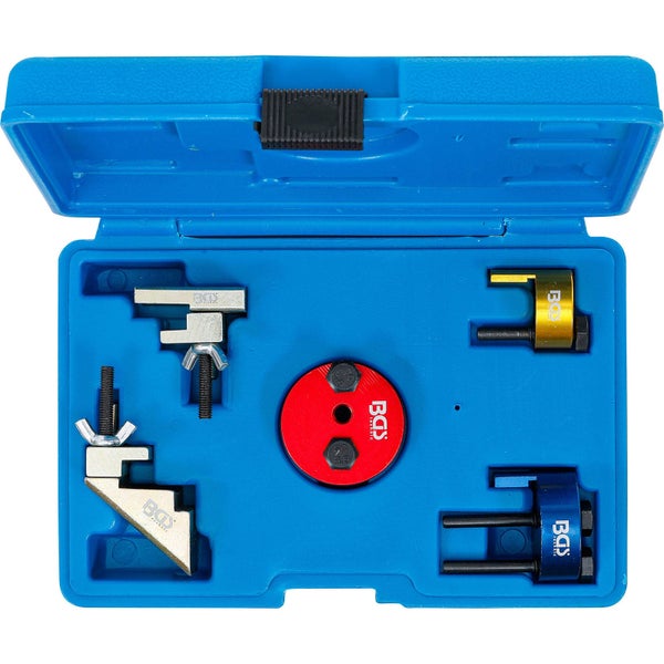 Werkzeugsatz für die Werkstatt in geöffnetem, blauem Kunststoffkoffer