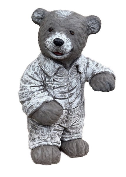 Steinfigur Bär mit Latzhose als Gartenfigur aus wetterfestem Material